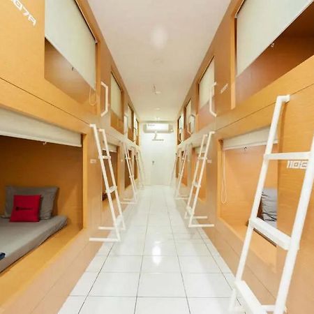 RedDoorz Hostel near Taman Puring Jakarta Exterior foto