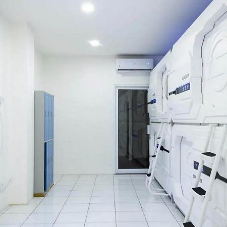 RedDoorz Hostel near Taman Puring Jakarta Exterior foto
