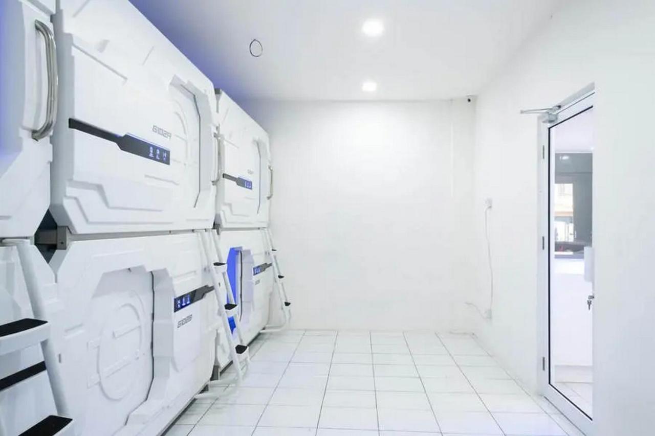 RedDoorz Hostel near Taman Puring Jakarta Exterior foto