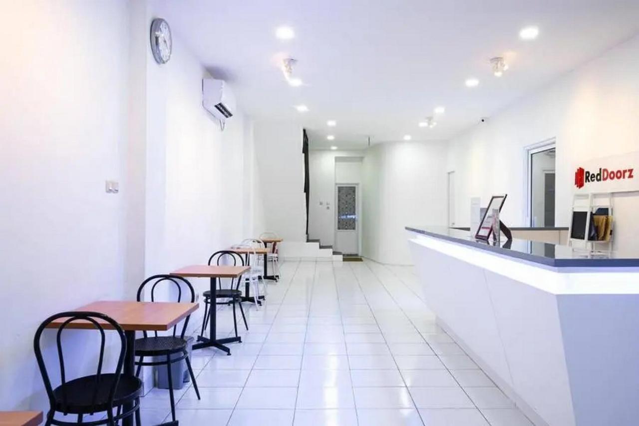 RedDoorz Hostel near Taman Puring Jakarta Exterior foto
