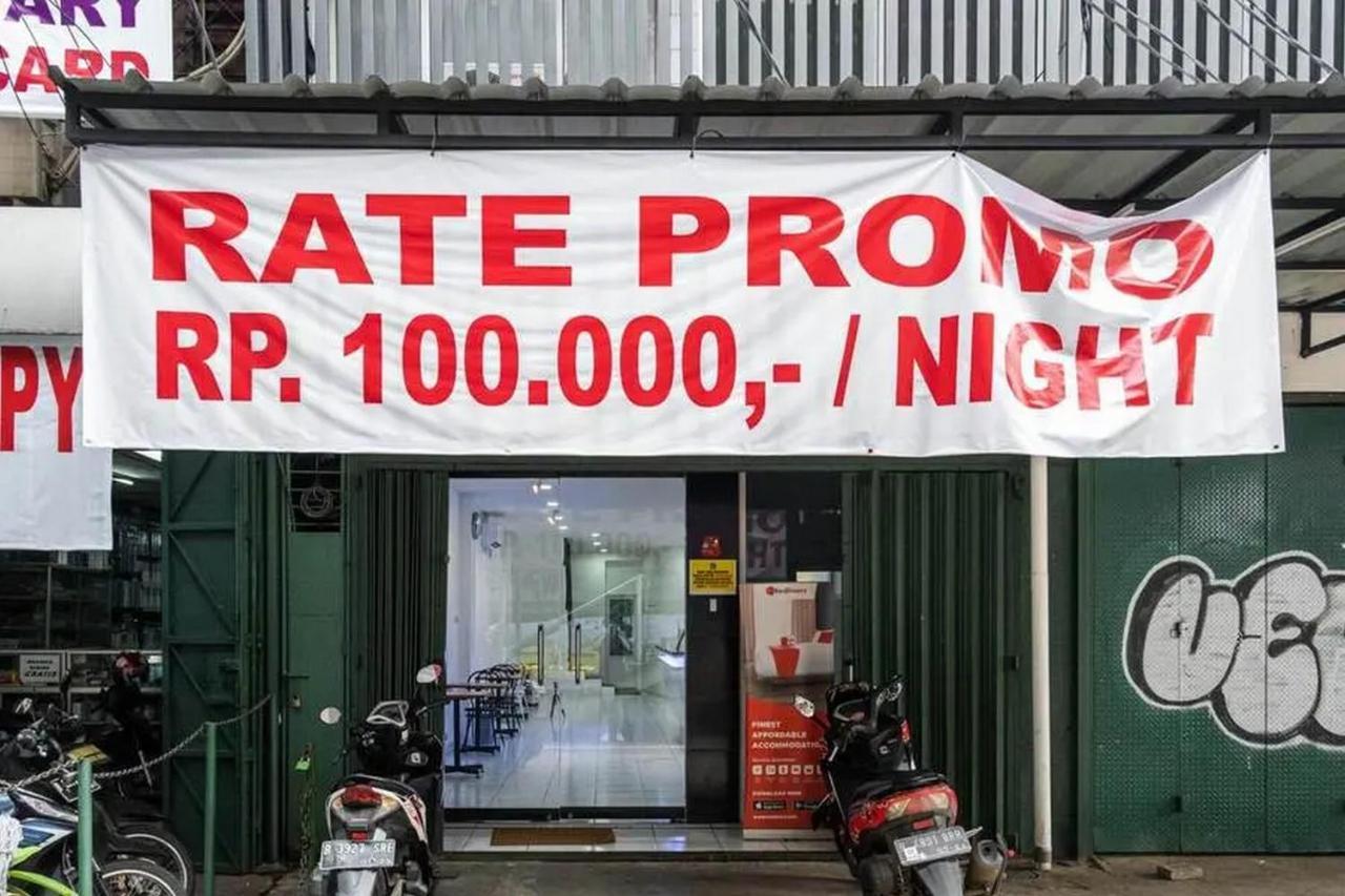 RedDoorz Hostel near Taman Puring Jakarta Exterior foto
