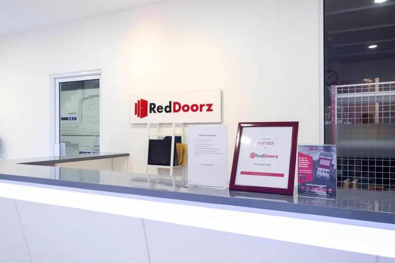 RedDoorz Hostel near Taman Puring Jakarta Exterior foto
