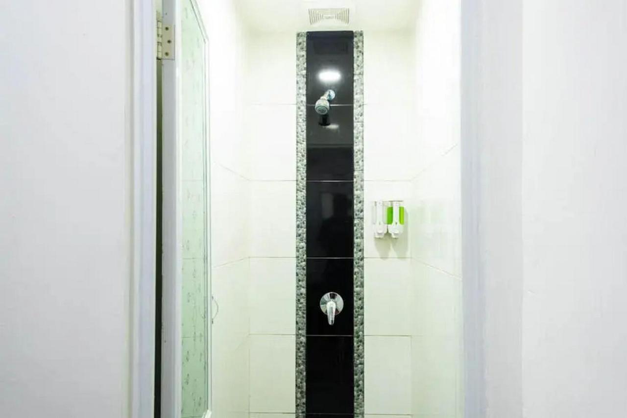 RedDoorz Hostel near Taman Puring Jakarta Exterior foto