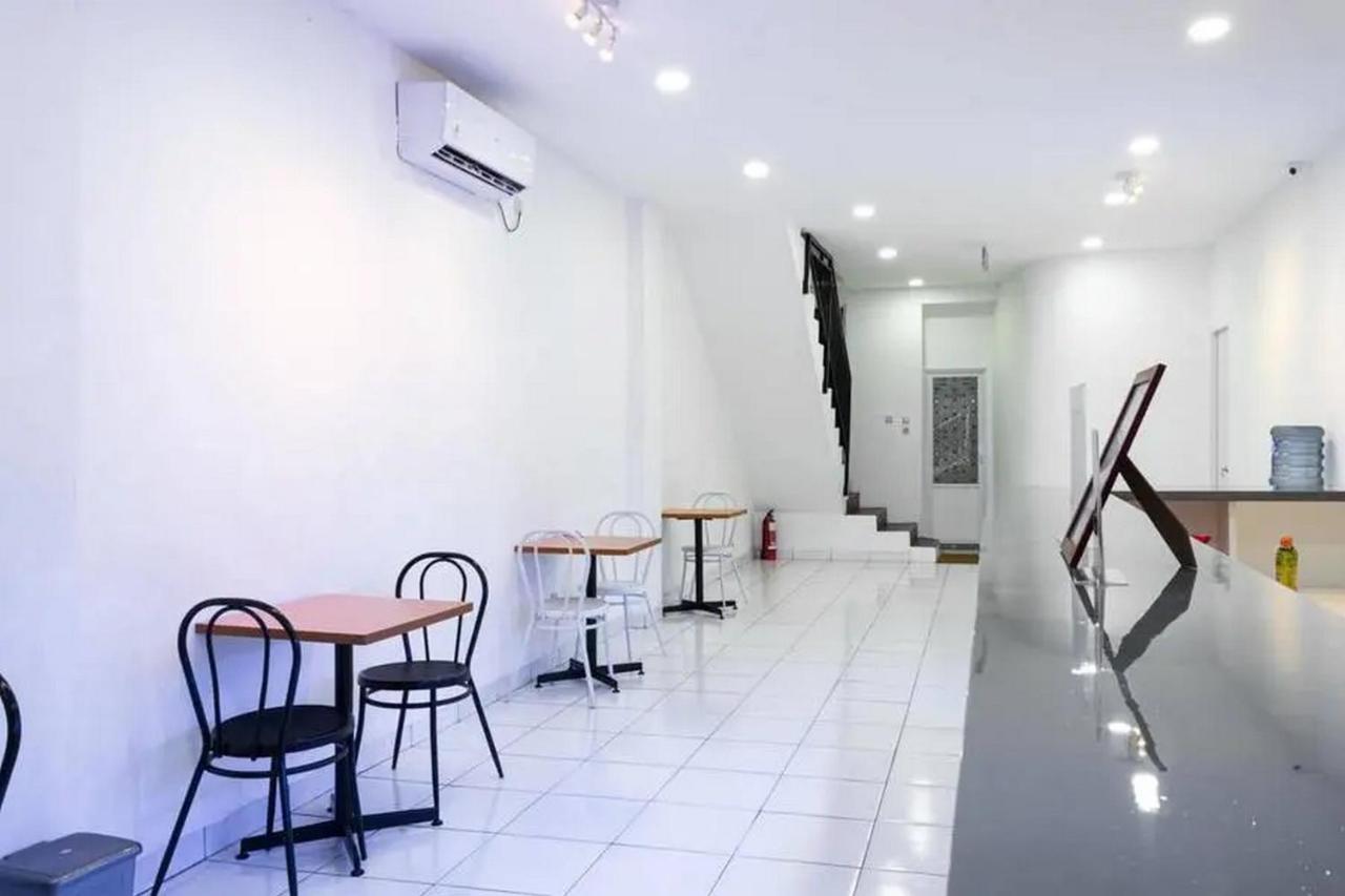 RedDoorz Hostel near Taman Puring Jakarta Exterior foto